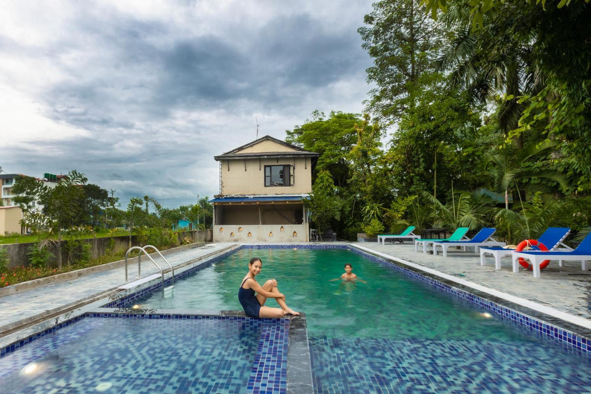Hotel Parkside & Swimming Pool-Between Greenery And Azure ,Your Perfect Retreat Chitwan Exterior photo