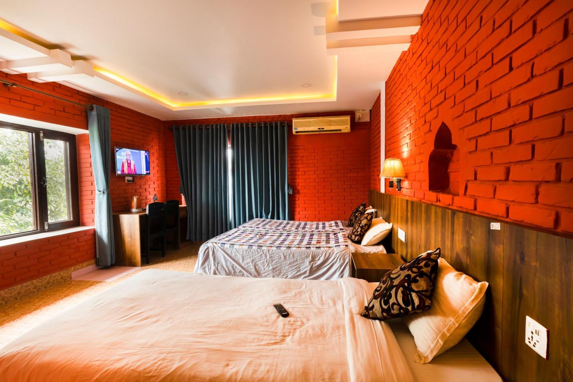 Hotel Parkside & Swimming Pool-Between Greenery And Azure ,Your Perfect Retreat Chitwan Exterior photo